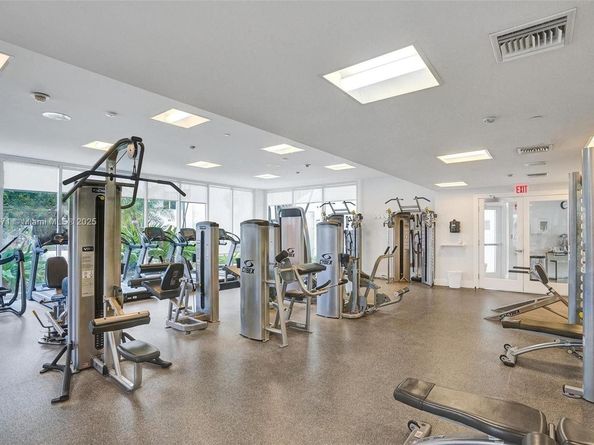 20281 E Country Club Dr 809, Aventura FL 33180