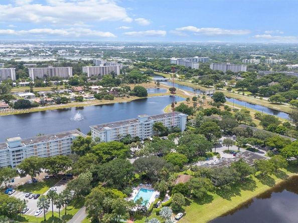 3150 N Course Ln 402, Pompano Beach FL 33069