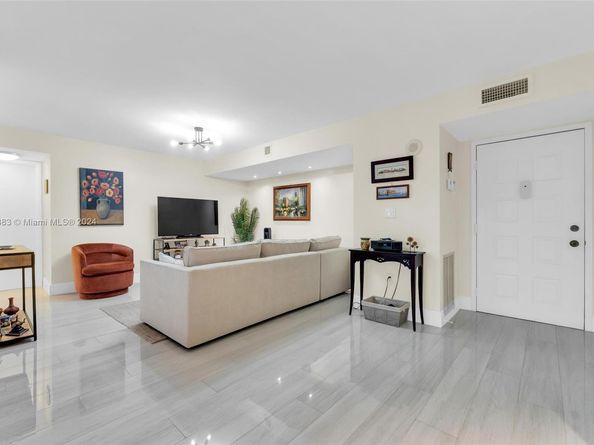 1201 S Ocean Dr 1206S, Hollywood FL 33019