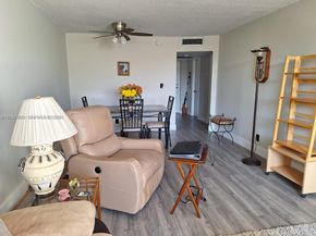 6700 Cypress Rd 409, Plantation FL 33317