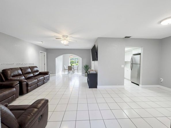 2498 NW 98th Ln, Sunrise FL 33322