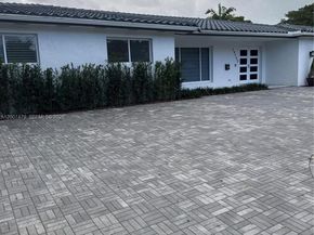 19150 S Saint Andrews Dr, Hialeah FL 33015
