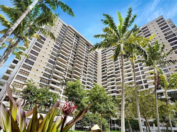 2500 Parkview Dr 2408, Hallandale Beach FL 33009
