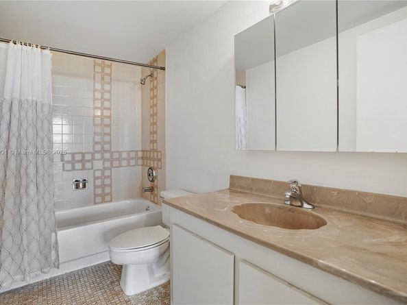 2500 Parkview Dr 2408, Hallandale Beach FL 33009