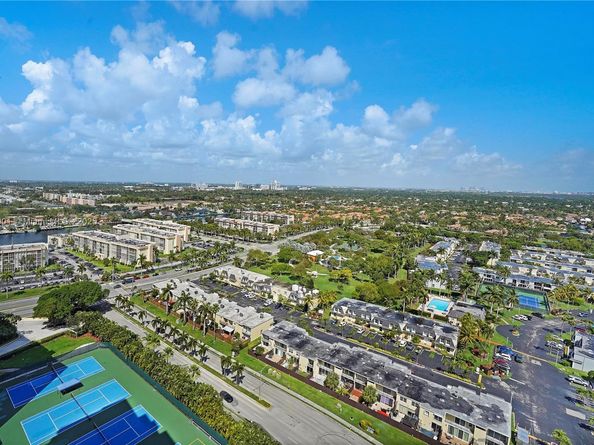 2500 Parkview Dr 2408, Hallandale Beach FL 33009