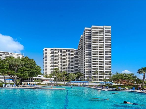 2500 Parkview Dr 2408, Hallandale Beach FL 33009