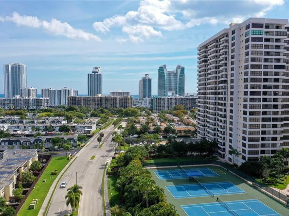 2500 Parkview Dr 2408, Hallandale Beach FL 33009