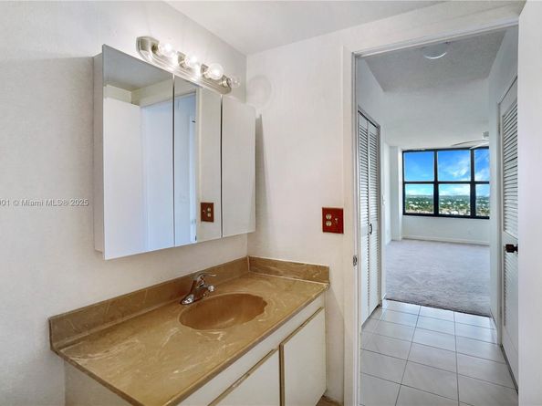 2500 Parkview Dr 2408, Hallandale Beach FL 33009