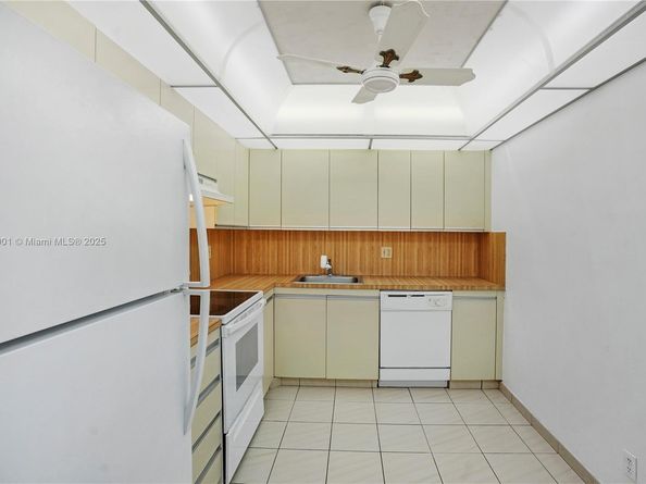 2500 Parkview Dr 2408, Hallandale Beach FL 33009