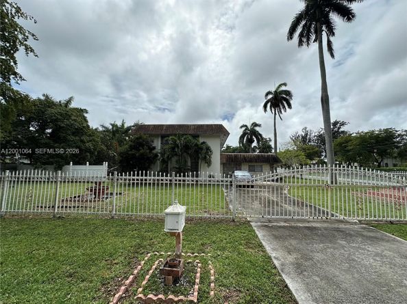 200 NE 158th St, Miami FL 33162