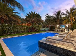 521 Holiday Dr, Hallandale Beach FL 33009