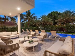 521 Holiday Dr, Hallandale Beach FL 33009