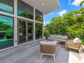 521 Holiday Dr, Hallandale Beach FL 33009