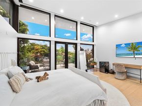 521 Holiday Dr, Hallandale Beach FL 33009