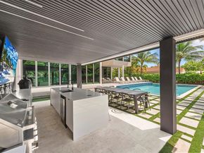 521 Holiday Dr, Hallandale Beach FL 33009