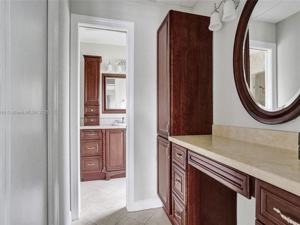 571 SE 11th St, Pompano Beach FL 33060