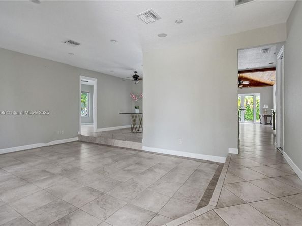 571 SE 11th St, Pompano Beach FL 33060