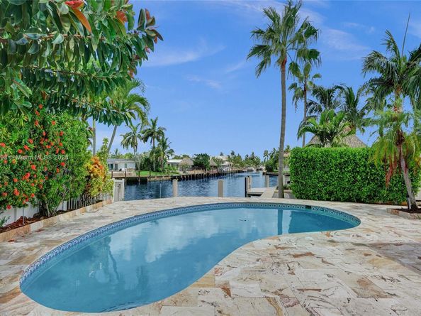 571 SE 11th St, Pompano Beach FL 33060