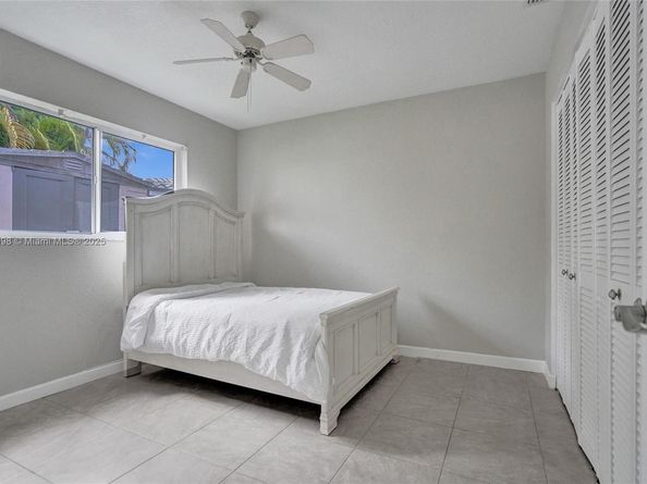 571 SE 11th St, Pompano Beach FL 33060