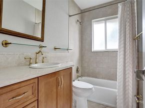 571 SE 11th St, Pompano Beach FL 33060