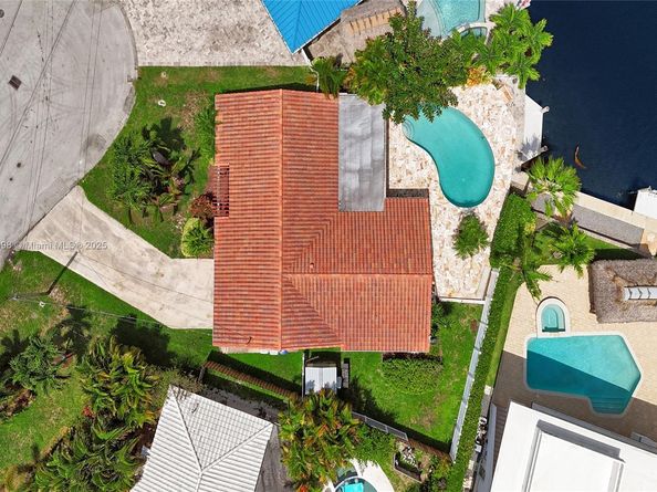 571 SE 11th St, Pompano Beach FL 33060