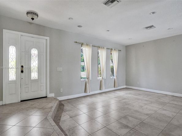 571 SE 11th St, Pompano Beach FL 33060