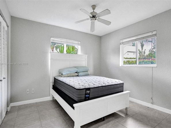 571 SE 11th St, Pompano Beach FL 33060