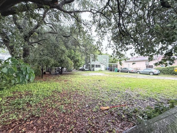 337 NW 48th St, Miami FL 33127