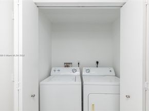 325 NE Biscayne Blvd 1923, Miami FL 33131