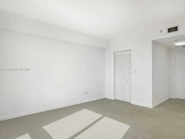 325 NE Biscayne Blvd 1923, Miami FL 33131