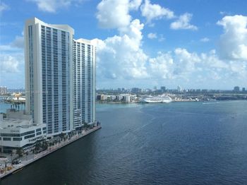 325 NE Biscayne Blvd