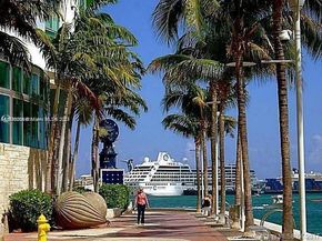 325 NE Biscayne Blvd 1923, Miami FL 33131