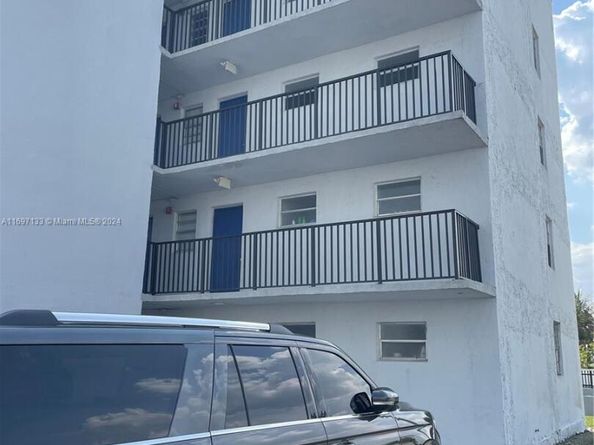 14170 SW 84th St 409F, Miami FL 33183