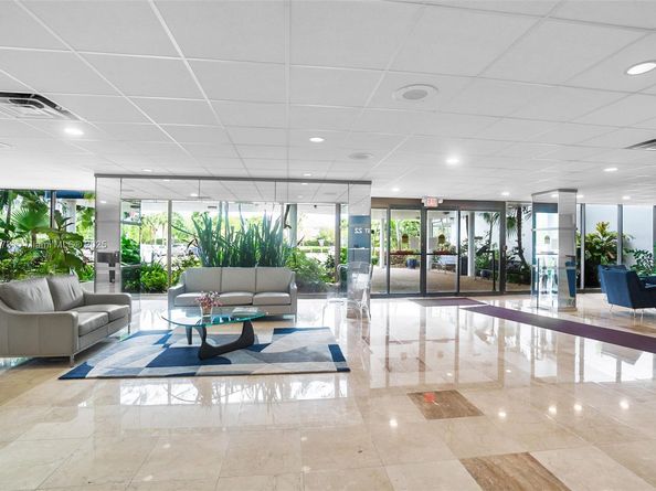 4350 Hillcrest Dr 118, Hollywood FL 33021