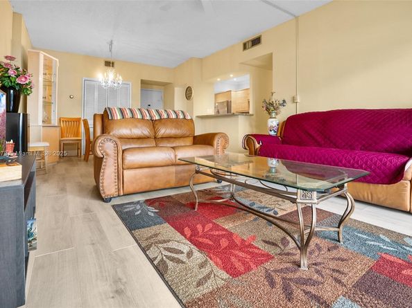 4350 Hillcrest Dr 118, Hollywood FL 33021