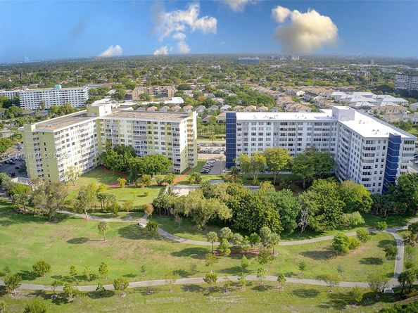 4350 Hillcrest Dr 118, Hollywood FL 33021