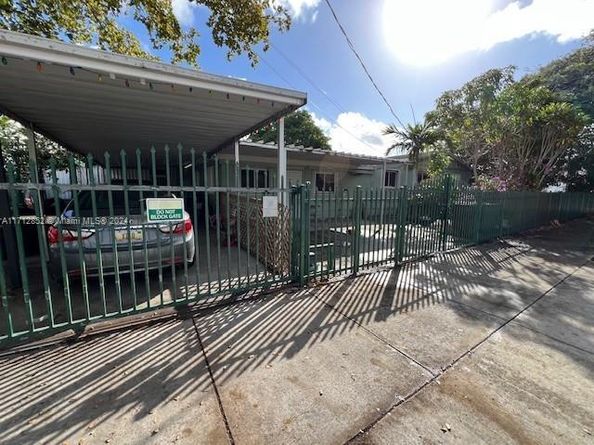501 E 8th St, Hialeah FL 33010