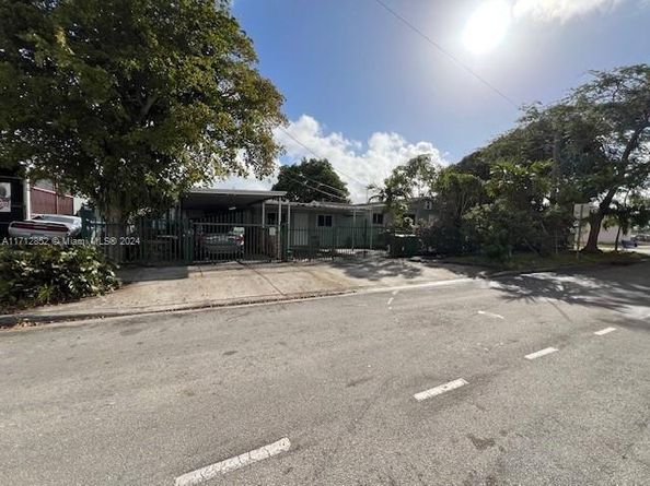 501 E 8th St, Hialeah FL 33010