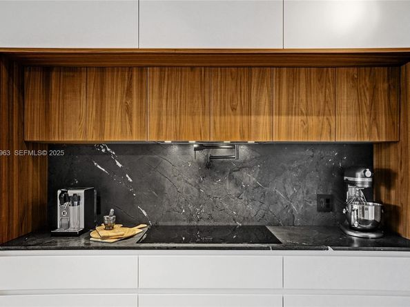 449 Poinciana Island Dr 1512, Sunny Isles Beach FL 33160