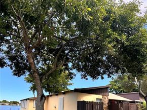 620 Briarwood Cir, Hollywood FL 33024