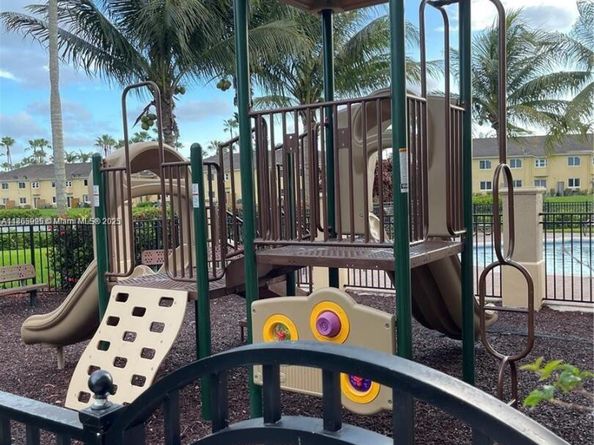 3395 NE 9th Dr 204, Homestead FL 33033