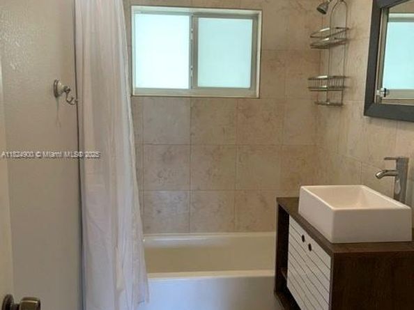 5433 NE 5th Ave, Oakland Park FL 33334