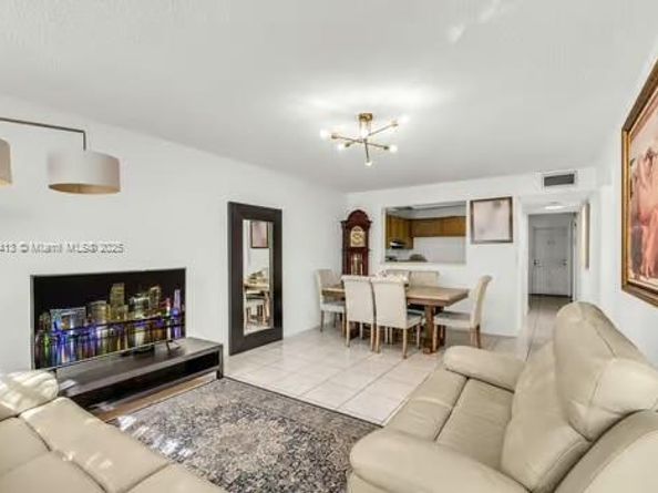 15430 SW 82nd Ln 625, Miami FL 33193