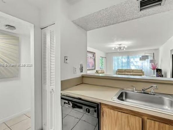 15430 SW 82nd Ln 625, Miami FL 33193