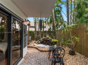 7850 SW 86th St 13, Miami FL 33143