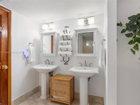 7850 SW 86th St 13, Miami FL 33143