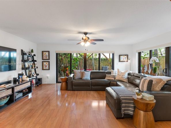 7850 SW 86th St 13, Miami FL 33143