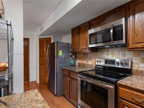 7850 SW 86th St 13, Miami FL 33143