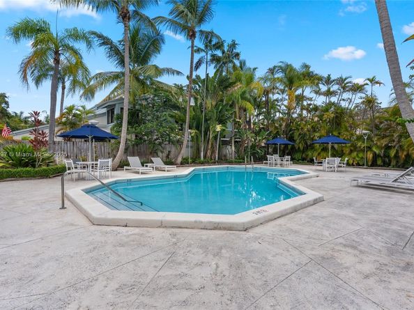 7850 SW 86th St 13, Miami FL 33143