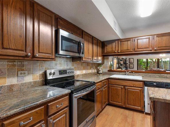 7850 SW 86th St 13, Miami FL 33143